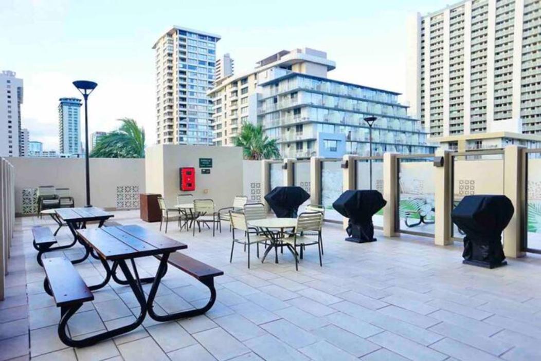 1414- Heart Of Waikiki With Kitchen - Free Parking - City View ホノルル エクステリア 写真